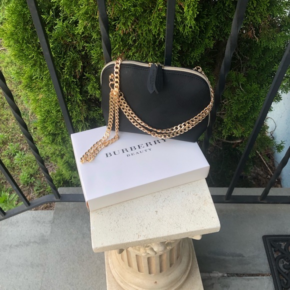 Burberry Pouch Burberry beauty  pouch with Convert into Crossbody bag - Picture 1 of 15